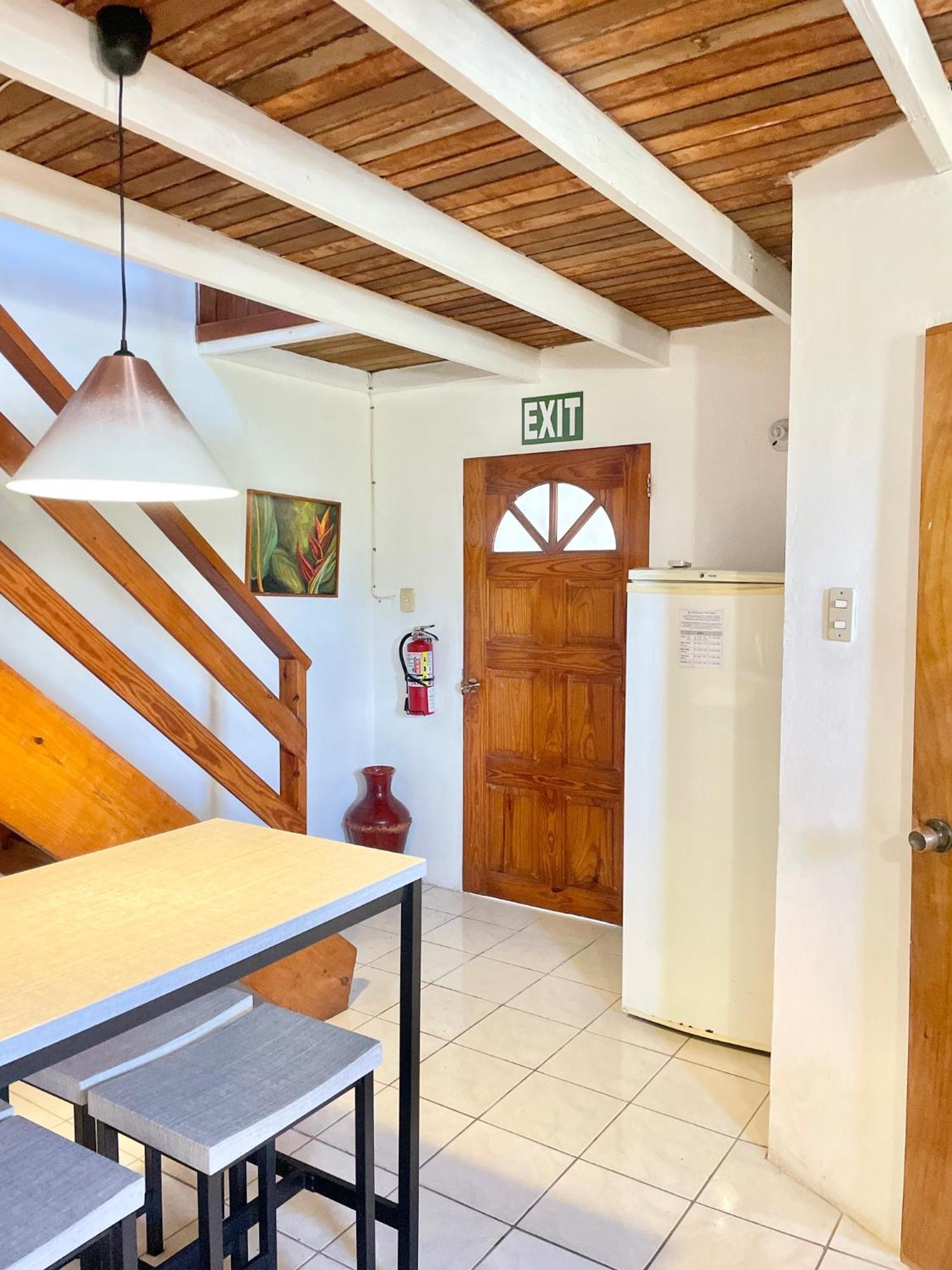 Bananaquit Tobago -Stay Near The Beach Краун Пойнт Екстериор снимка