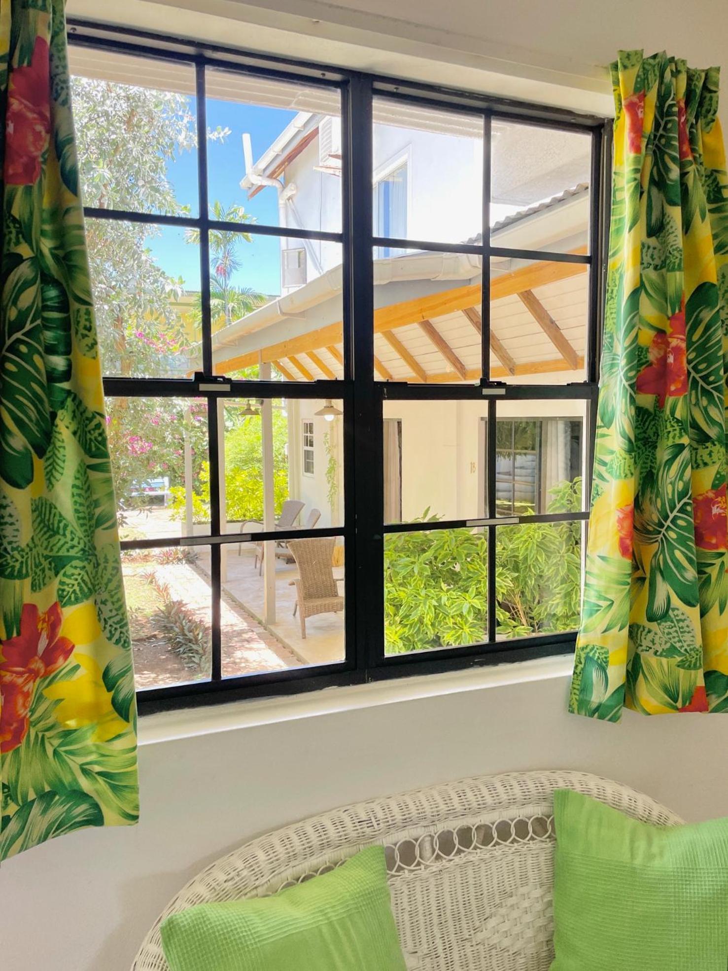 Bananaquit Tobago -Stay Near The Beach Краун Пойнт Екстериор снимка