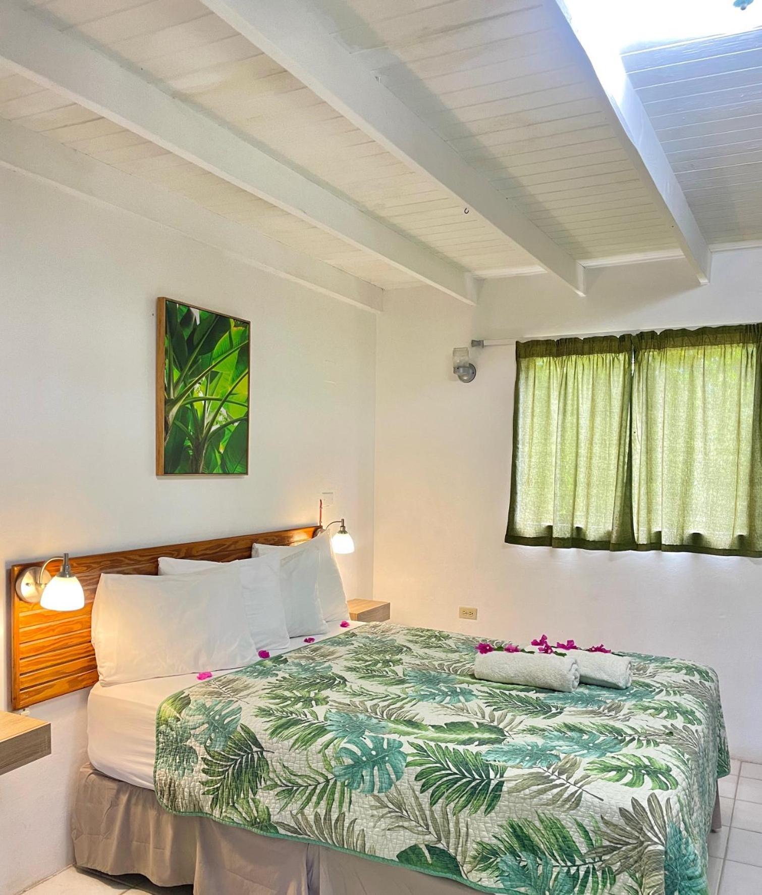 Bananaquit Tobago -Stay Near The Beach Краун Пойнт Екстериор снимка