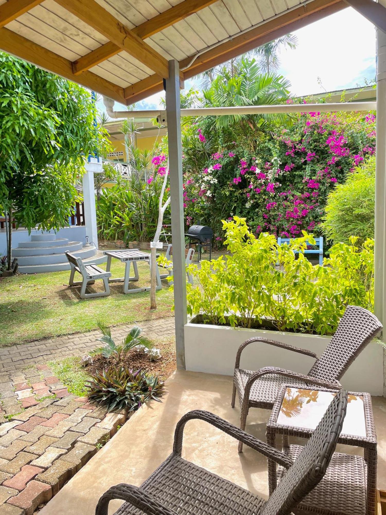 Bananaquit Tobago -Stay Near The Beach Краун Пойнт Екстериор снимка