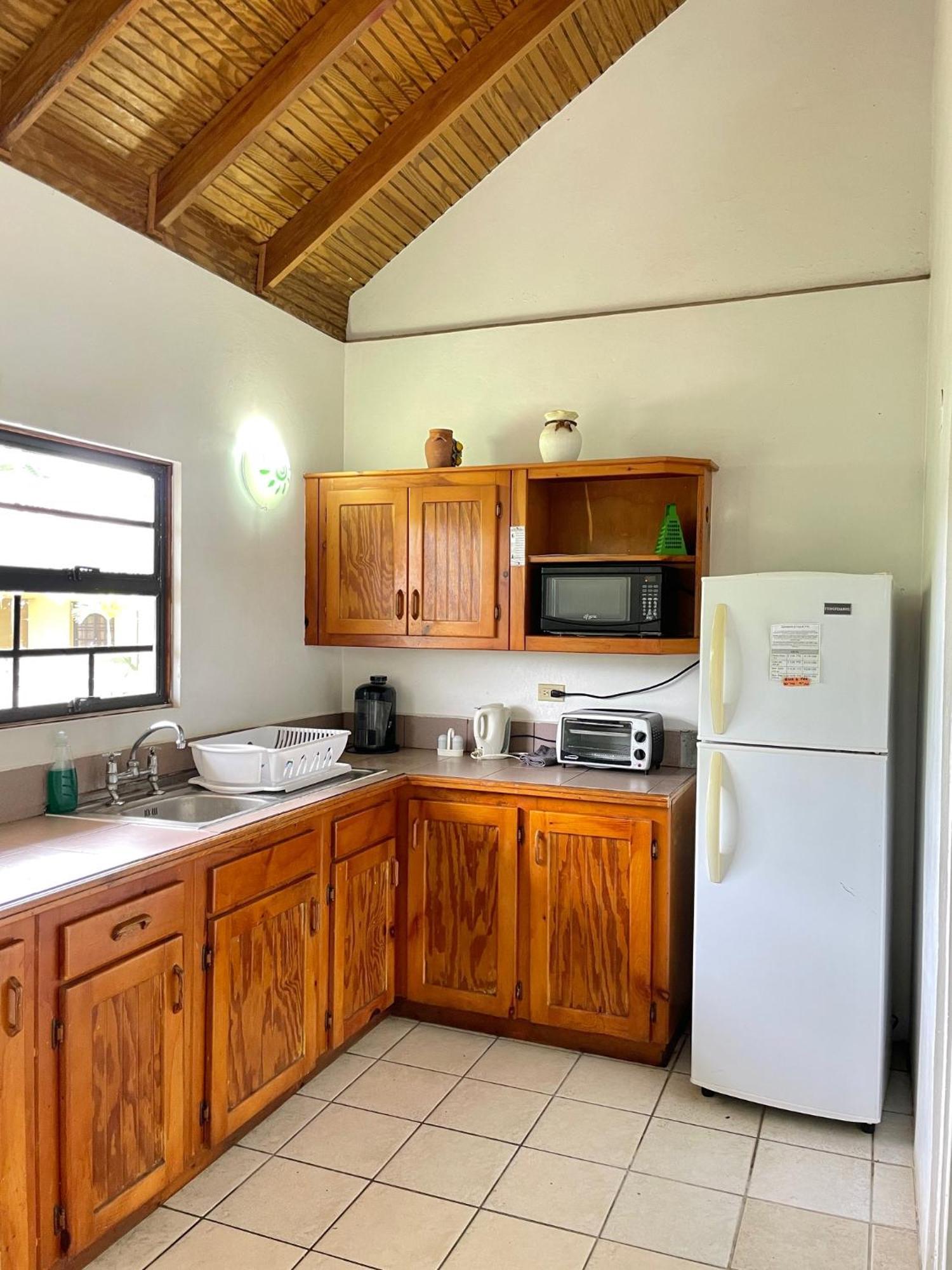 Bananaquit Tobago -Stay Near The Beach Краун Пойнт Екстериор снимка