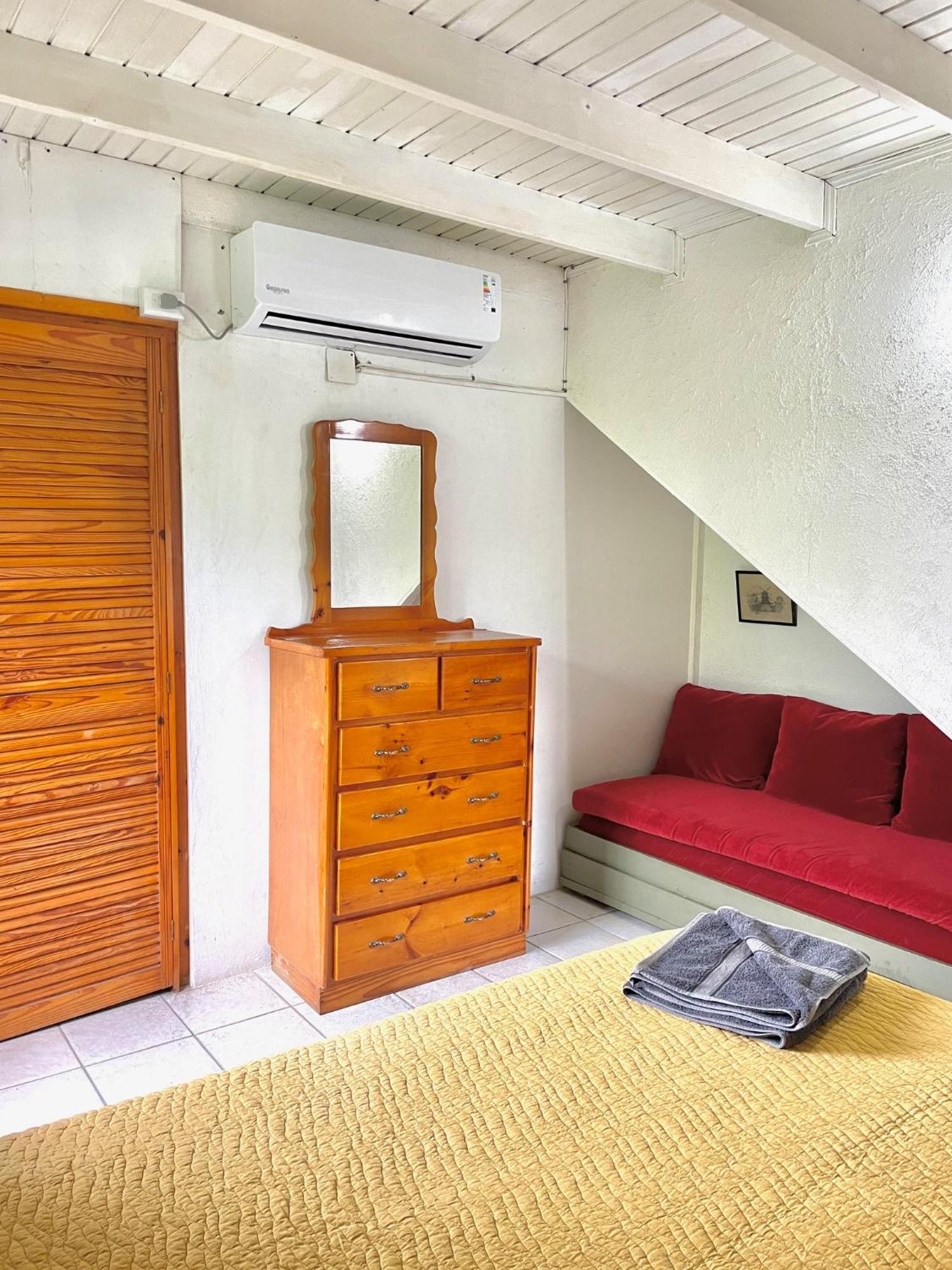 Bananaquit Tobago -Stay Near The Beach Краун Пойнт Екстериор снимка
