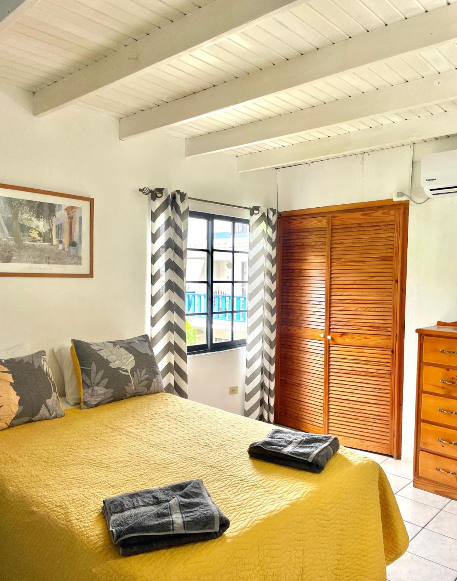 Bananaquit Tobago -Stay Near The Beach Краун Пойнт Екстериор снимка