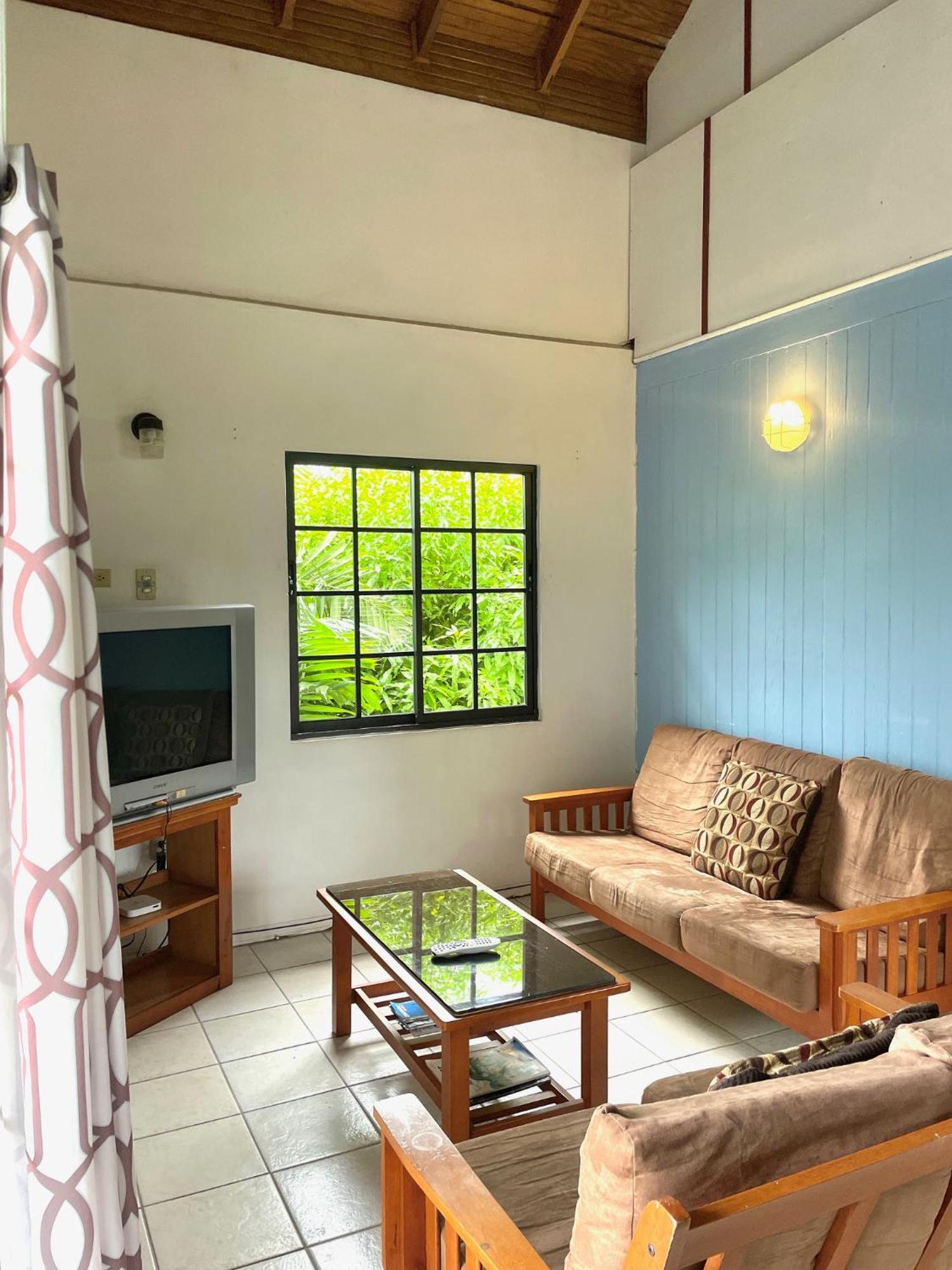 Bananaquit Tobago -Stay Near The Beach Краун Пойнт Екстериор снимка
