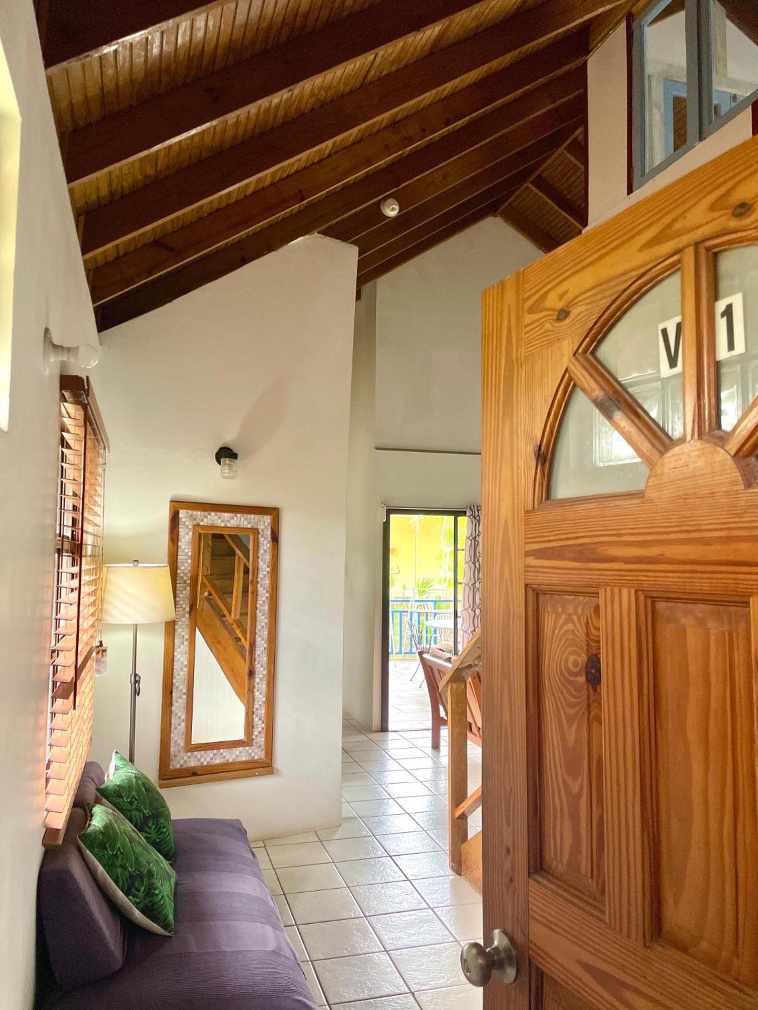 Bananaquit Tobago -Stay Near The Beach Краун Пойнт Екстериор снимка