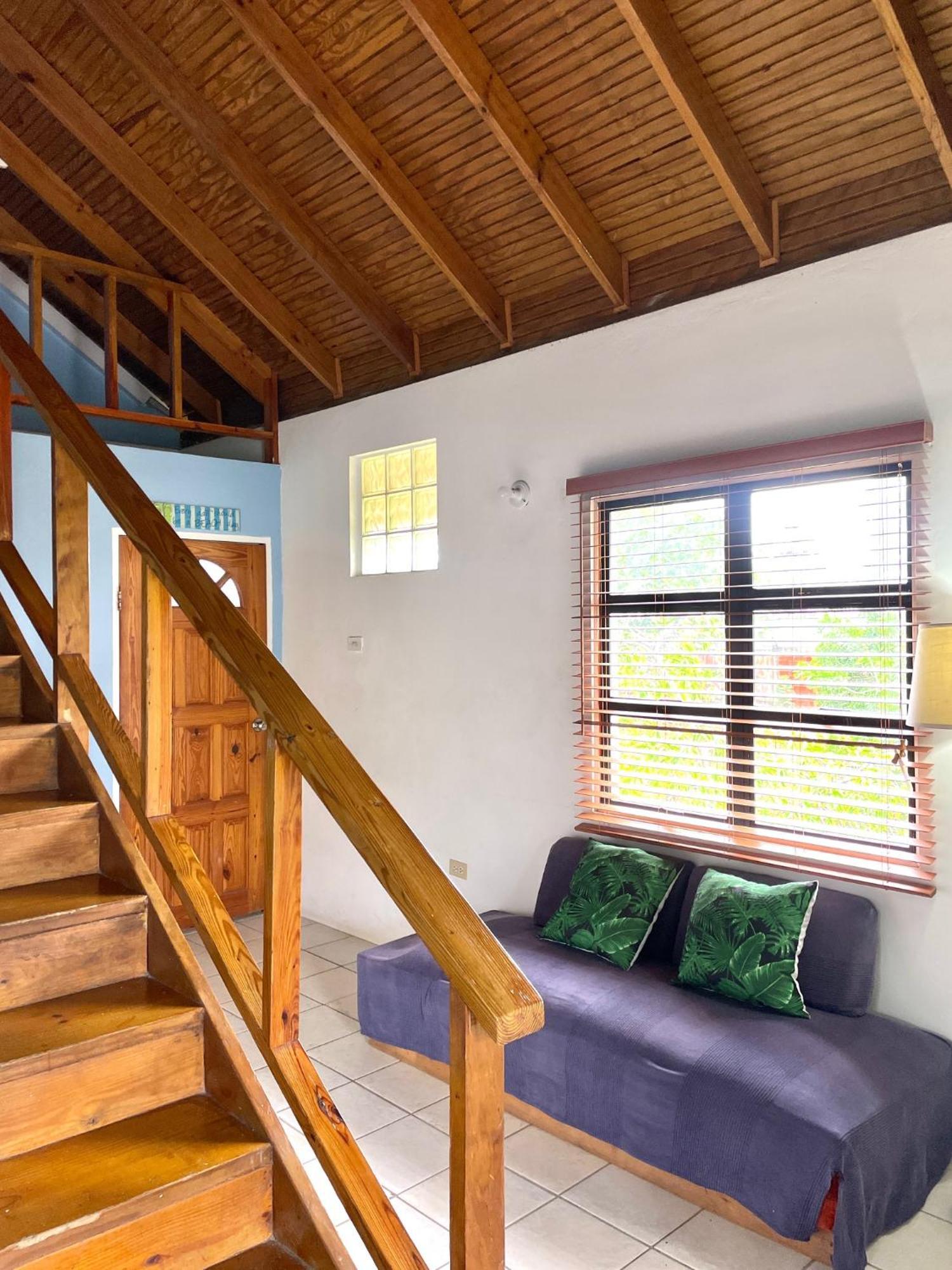 Bananaquit Tobago -Stay Near The Beach Краун Пойнт Екстериор снимка