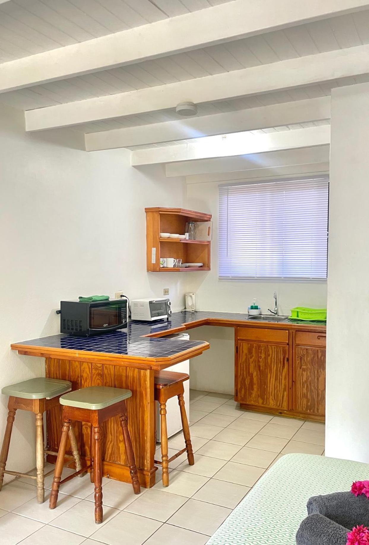 Bananaquit Tobago -Stay Near The Beach Краун Пойнт Екстериор снимка