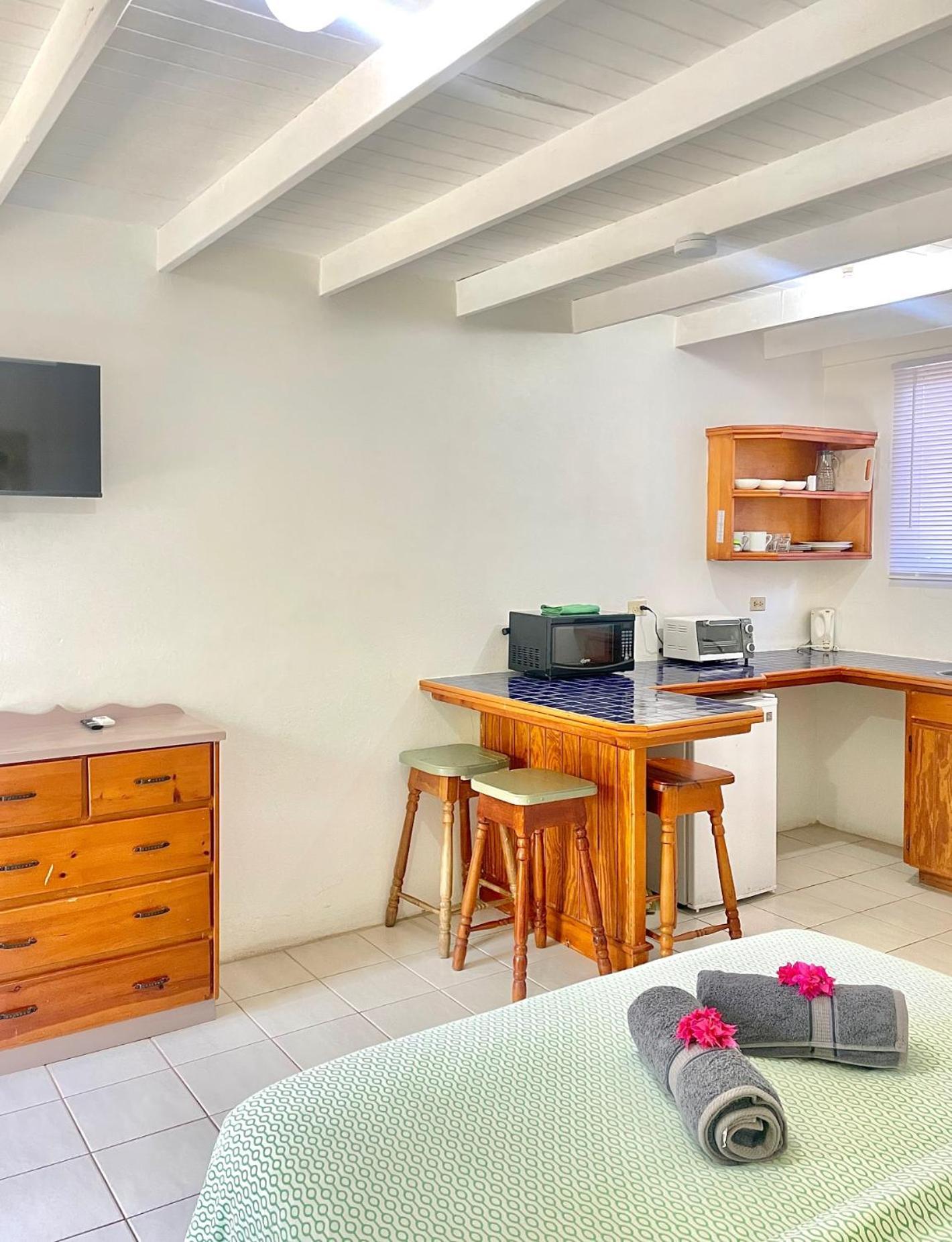 Bananaquit Tobago -Stay Near The Beach Краун Пойнт Екстериор снимка