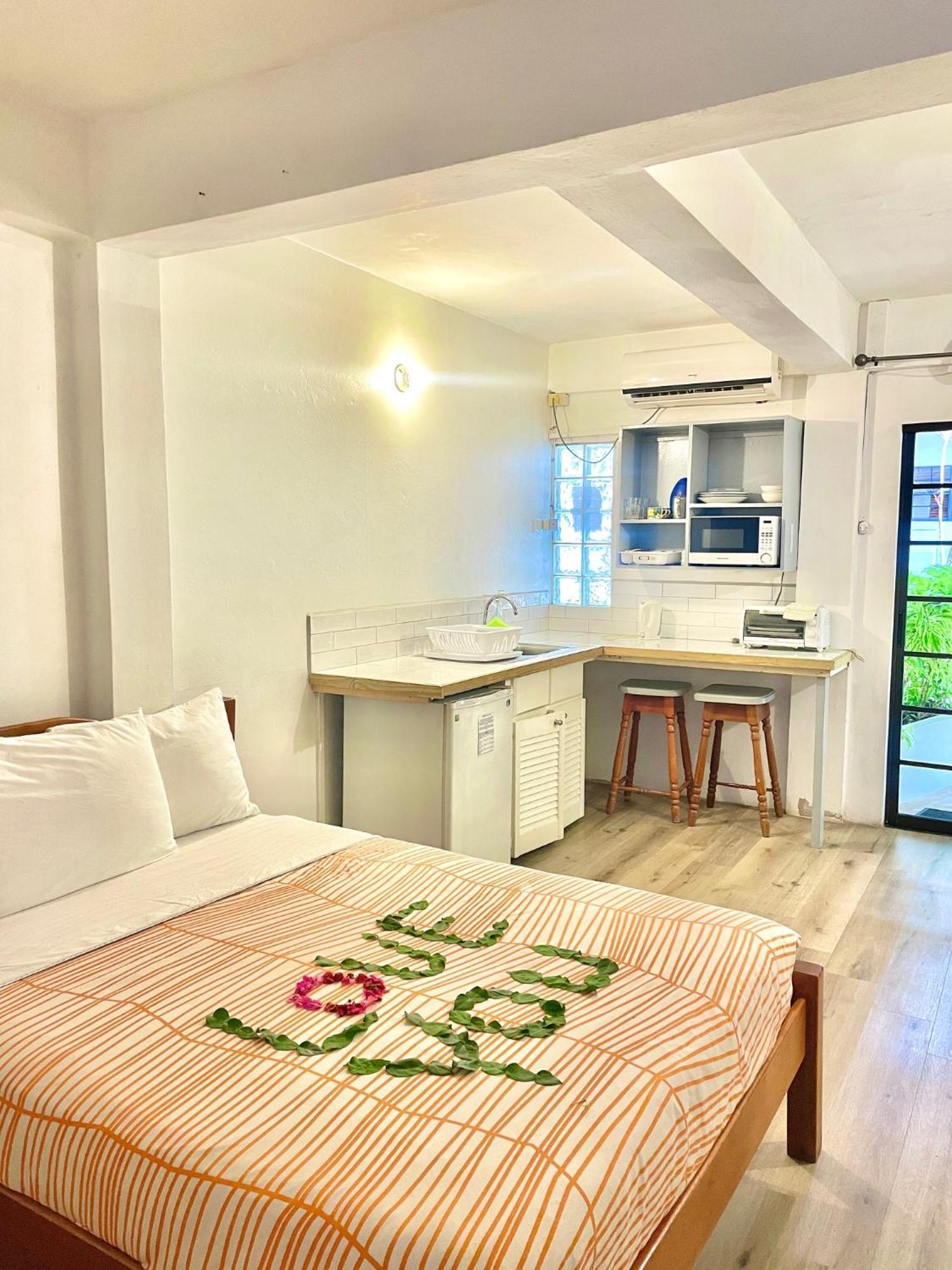 Bananaquit Tobago -Stay Near The Beach Краун Пойнт Екстериор снимка