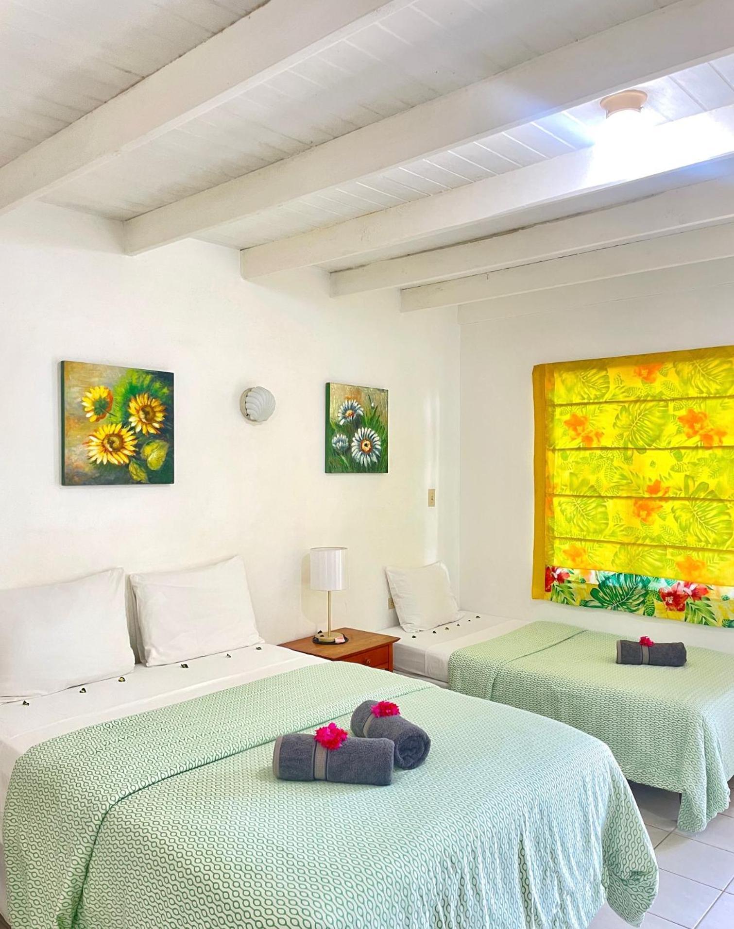 Bananaquit Tobago -Stay Near The Beach Краун Пойнт Екстериор снимка